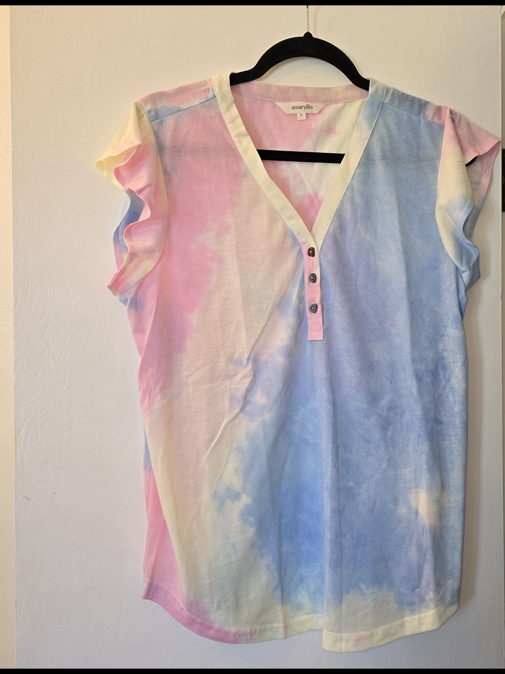 NWT amaryllis Pastel Tie-Dye Ruffle Sleeve V-Neck Top